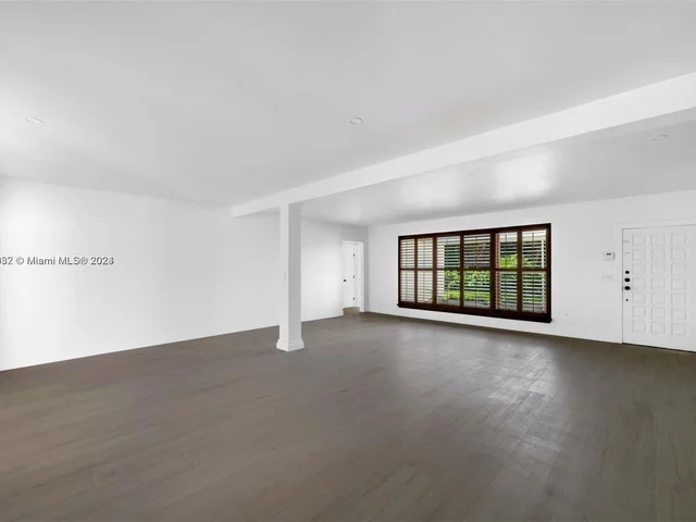 2385 N Bay Rd, Miami Beach FL 33140