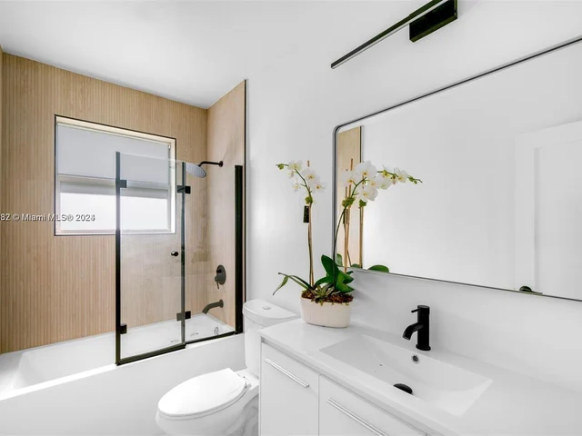 2385 N Bay Rd, Miami Beach FL 33140