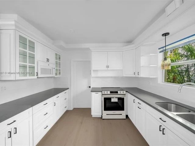 2385 N Bay Rd, Miami Beach FL 33140