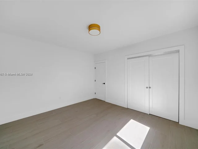 2385 N Bay Rd, Miami Beach FL 33140