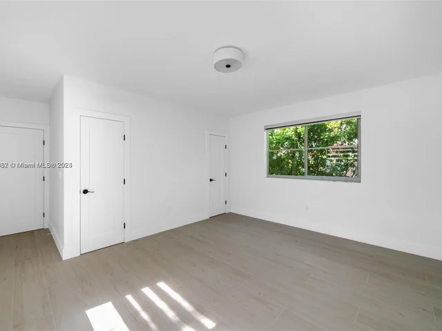 2385 N Bay Rd, Miami Beach FL 33140