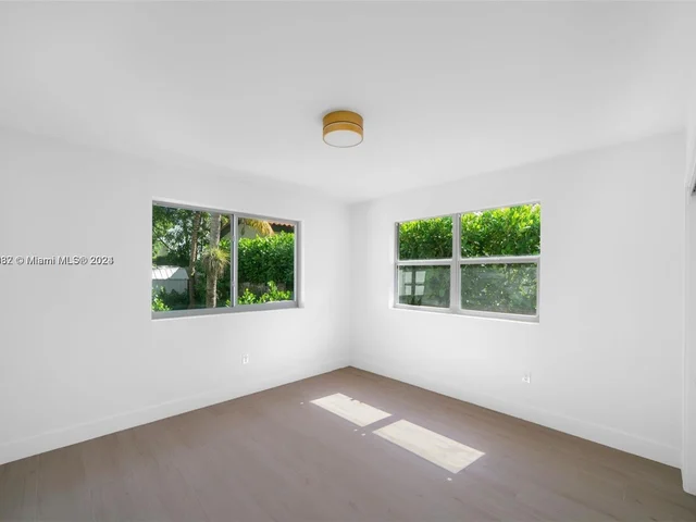 2385 N Bay Rd, Miami Beach FL 33140