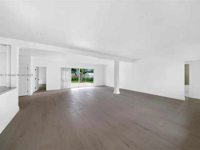 2385 N Bay Rd, Miami Beach FL 33140