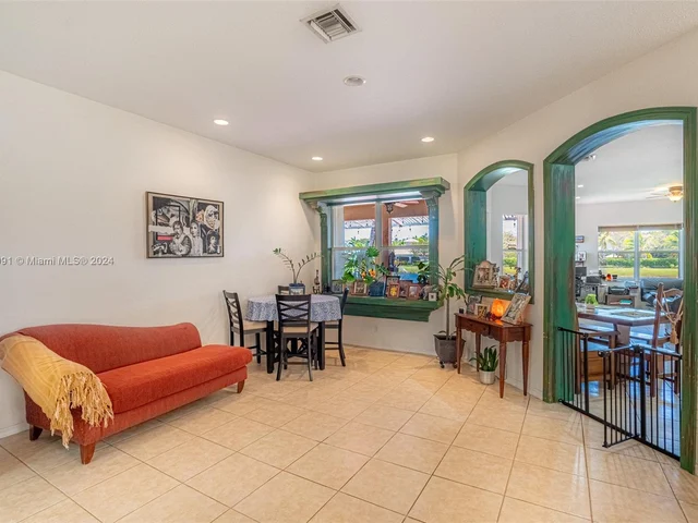 4074 W Whitewater Ave, Weston FL 33332