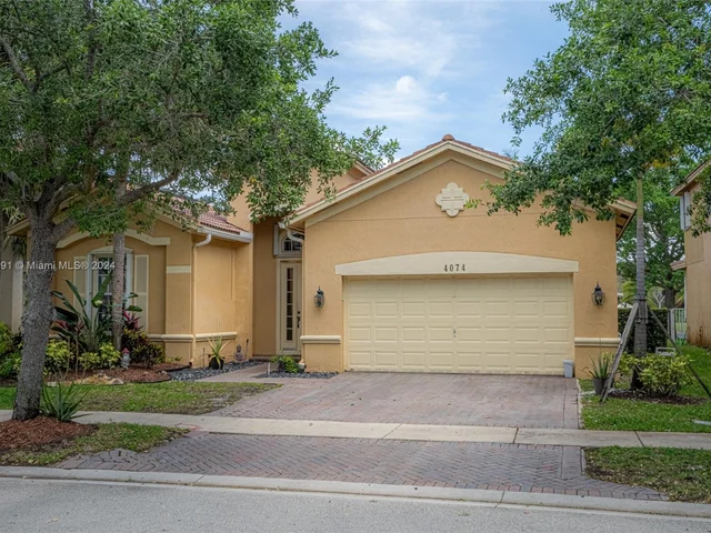 4074 W Whitewater Ave, Weston FL 33332
