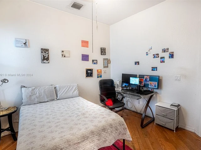 4074 W Whitewater Ave, Weston FL 33332