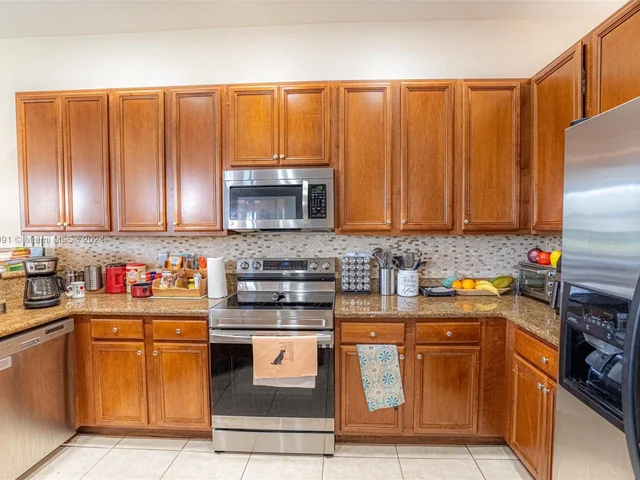 4074 W Whitewater Ave, Weston FL 33332