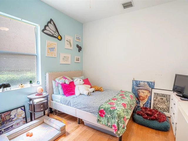 4074 W Whitewater Ave, Weston FL 33332