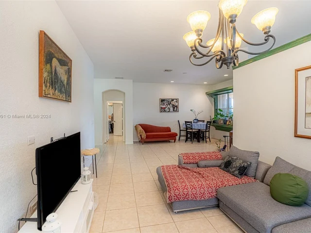 4074 W Whitewater Ave, Weston FL 33332