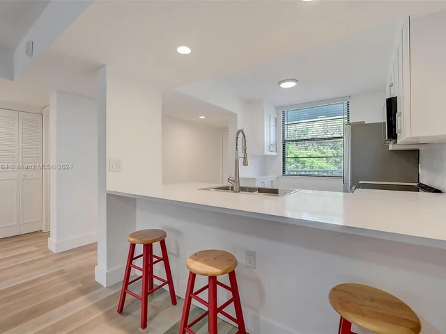 1506 Whitehall Dr # 306, Davie FL 33324