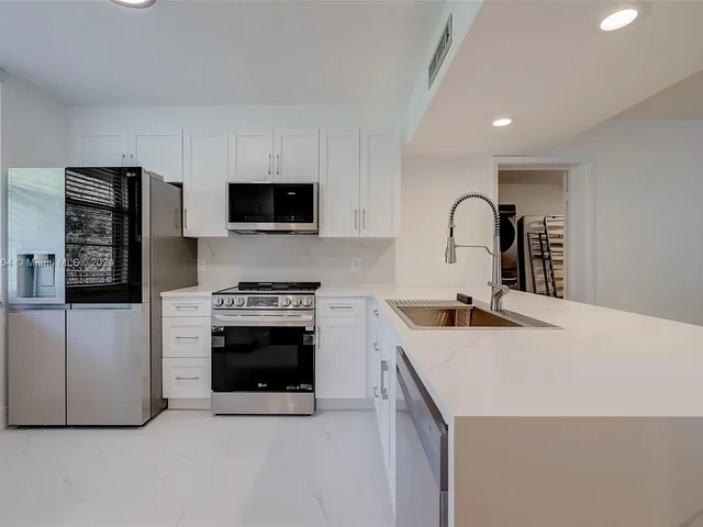 1506 Whitehall Dr # 306, Davie FL 33324