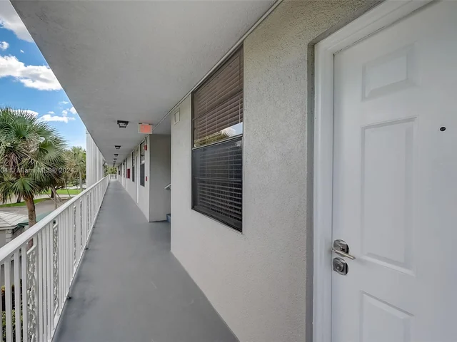 1506 Whitehall Dr # 306, Davie FL 33324
