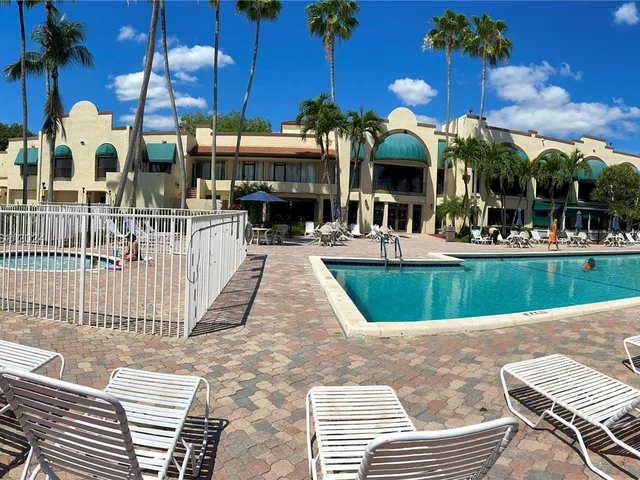 1506 Whitehall Dr # 306, Davie FL 33324