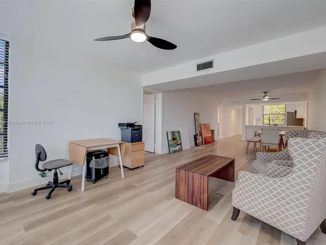 1506 Whitehall Dr # 306, Davie FL 33324