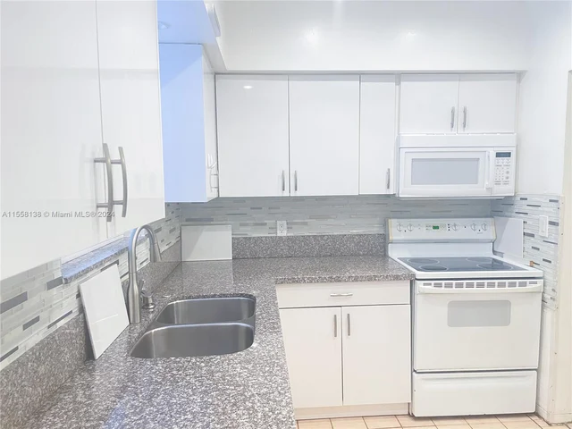 621 E Melrose Cir, Fort Lauderdale FL 33312