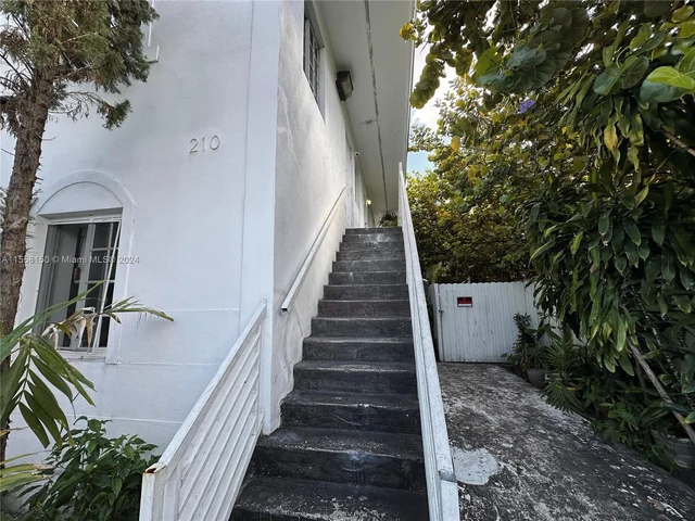 210 NW 16th St # 4, Miami FL 33136