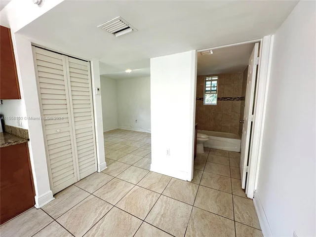 210 NW 16th St # 4, Miami FL 33136