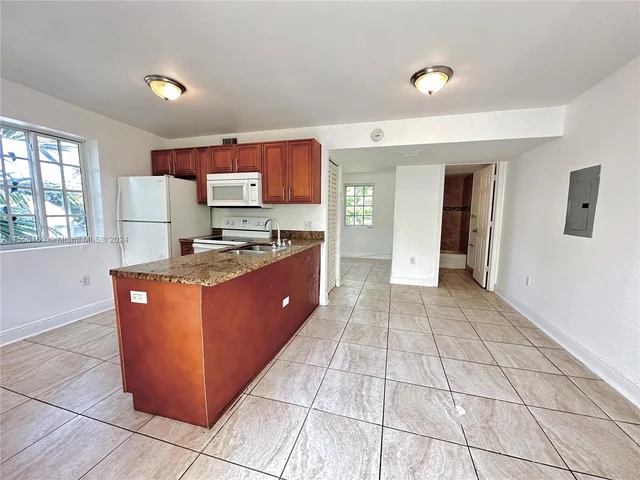 210 NW 16th St # 4, Miami FL 33136