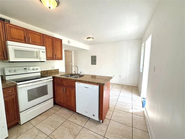 210 NW 16th St # 4, Miami FL 33136