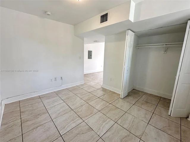 210 NW 16th St # 4, Miami FL 33136
