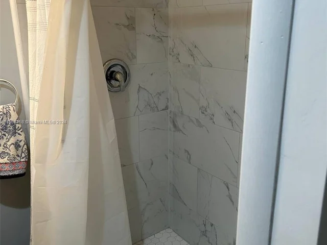 2341 NE 1st Ave # 1, Pompano Beach FL 33060