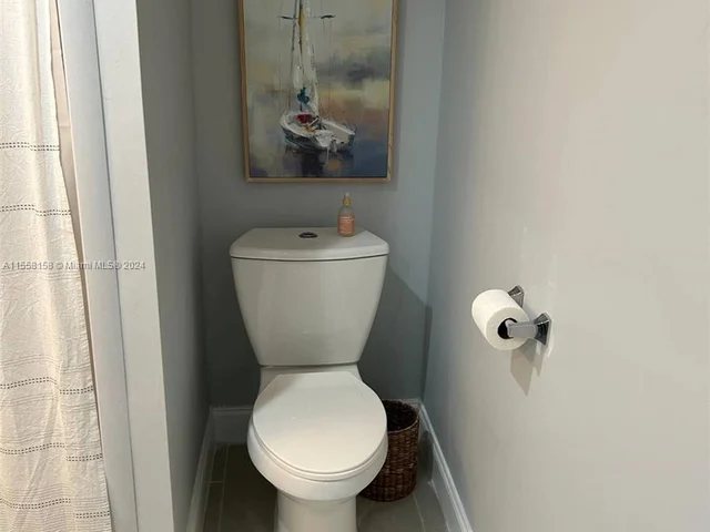 2341 NE 1st Ave # 1, Pompano Beach FL 33060