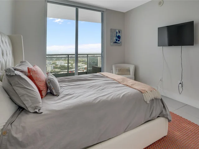 90 SW 3rd St # 4308, Miami FL 33130