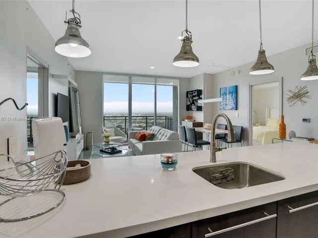 90 SW 3rd St # 4308, Miami FL 33130