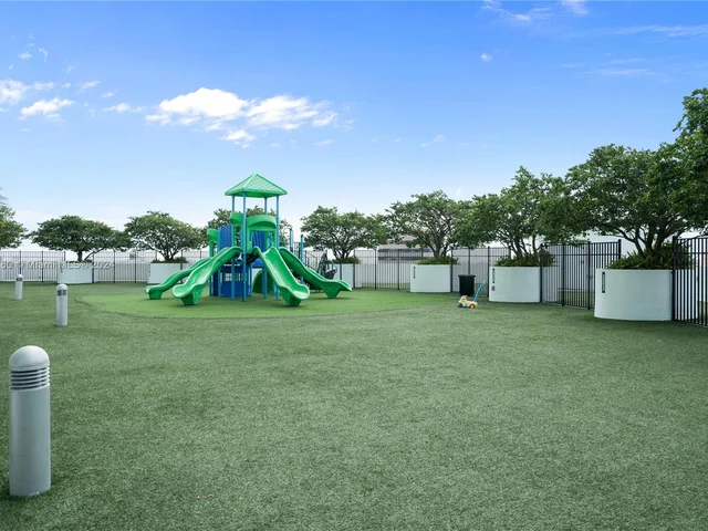 90 SW 3rd St # 4308, Miami FL 33130