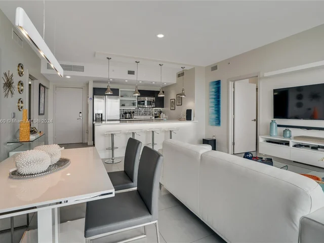 90 SW 3rd St # 4308, Miami FL 33130