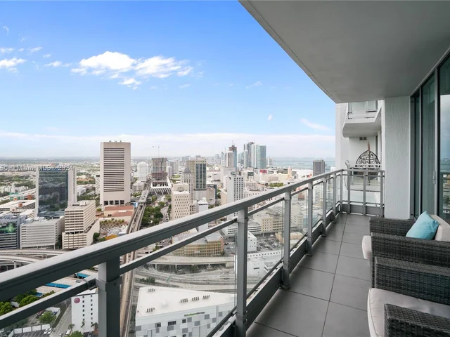 90 SW 3rd St # 4308, Miami FL 33130