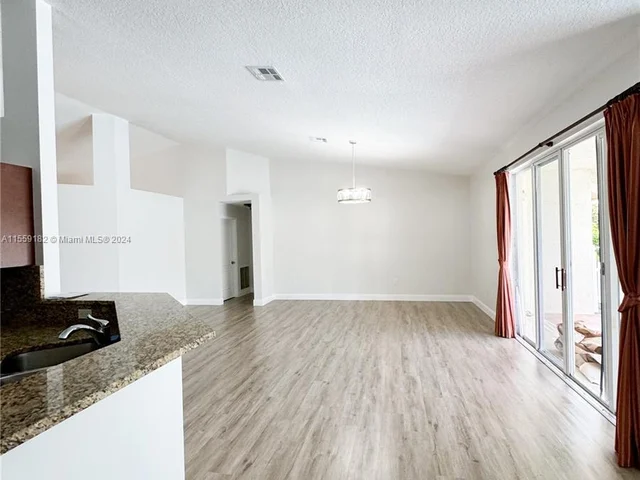 1574 NW 103 Ter, Coral Springs FL 33071