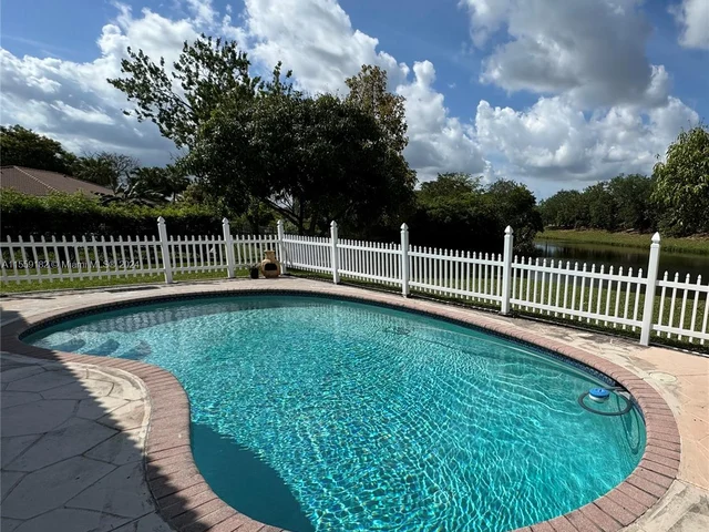 1574 NW 103 Ter, Coral Springs FL 33071