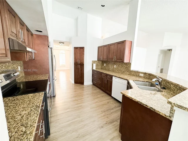 1574 NW 103 Ter, Coral Springs FL 33071