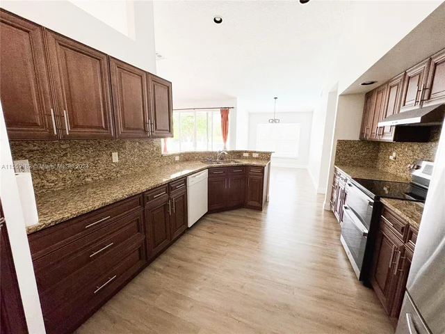 1574 NW 103 Ter, Coral Springs FL 33071