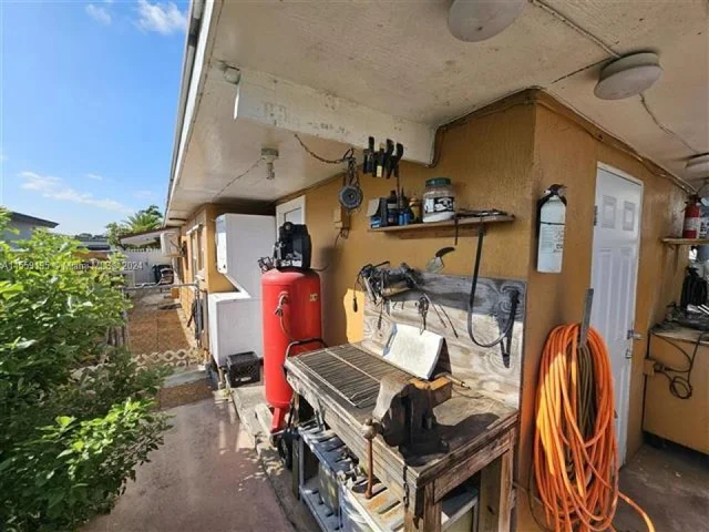 4225 SW 87th Ave, Miami FL 33165