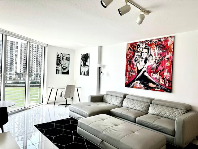 325 S Biscayne Blvd # 717, Miami FL 33131