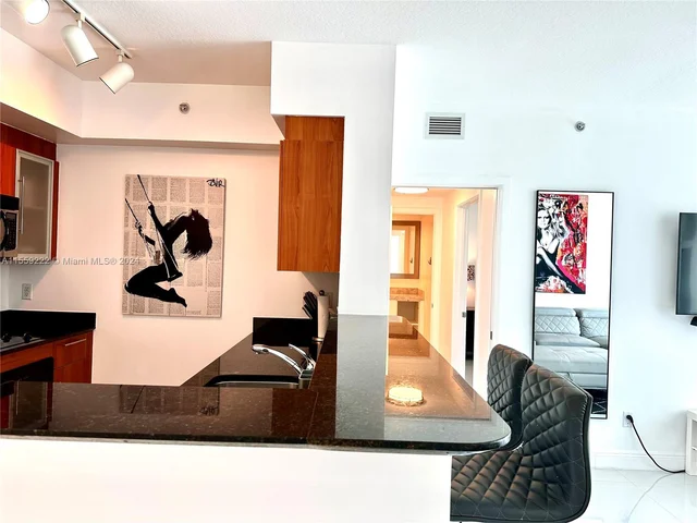 325 S Biscayne Blvd # 717, Miami FL 33131