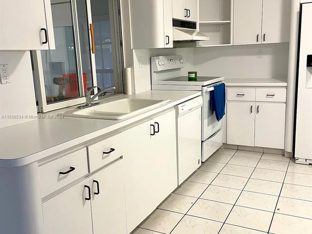 7820 W 15th Ave, Hialeah FL 33014