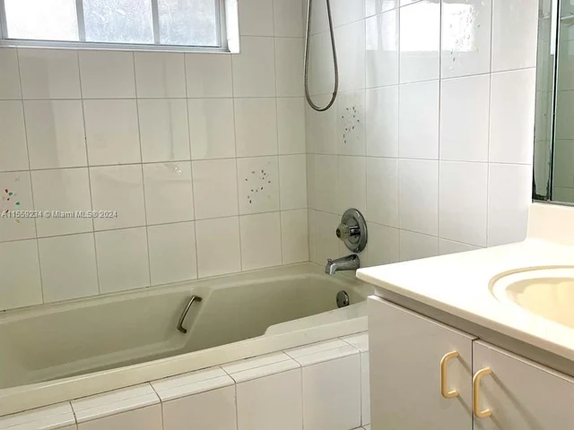 7820 W 15th Ave, Hialeah FL 33014