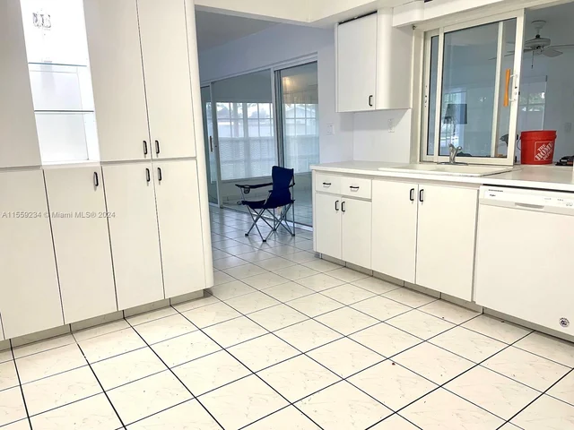 7820 W 15th Ave, Hialeah FL 33014