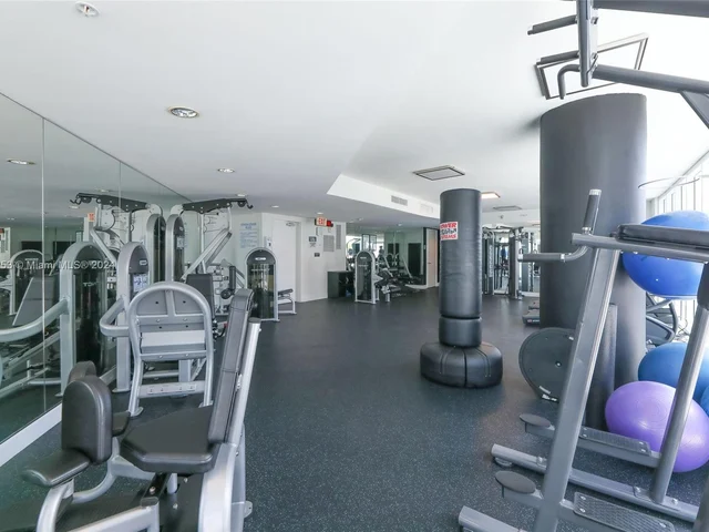 1881 79th St Cswy # 906, North Bay Village FL 33141