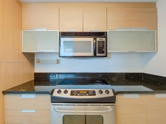 1881 79th St Cswy # 906, North Bay Village FL 33141