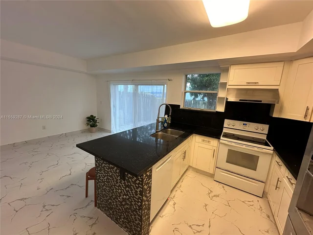 5225 NW 112th Ave # 5, Doral FL 33178