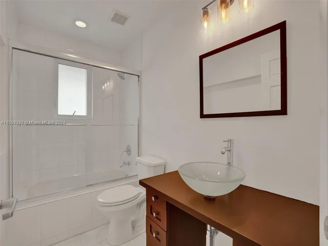 527 SW 20th Rd, Miami FL 33129