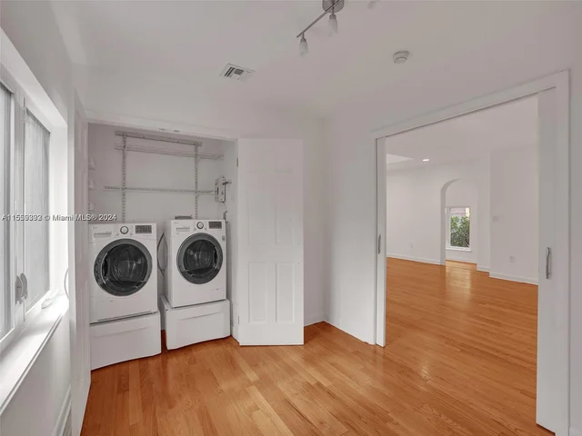 527 SW 20th Rd, Miami FL 33129