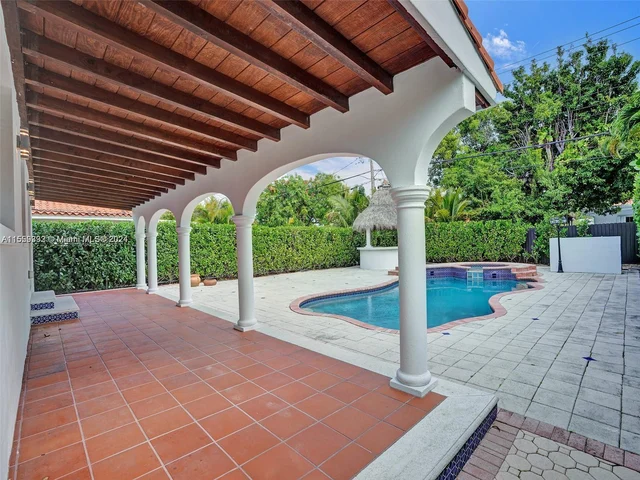 527 SW 20th Rd, Miami FL 33129