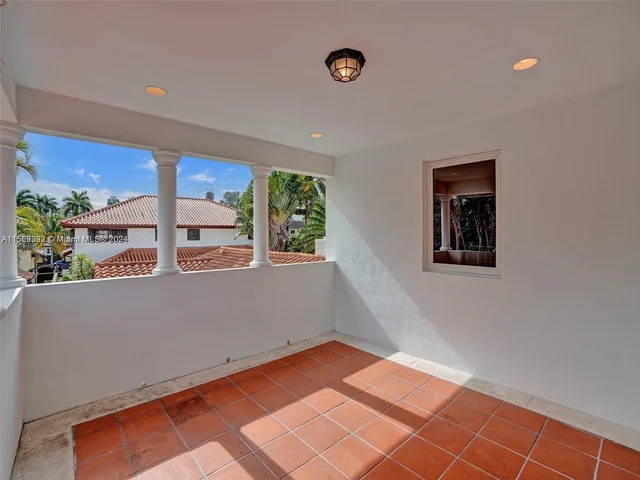 527 SW 20th Rd, Miami FL 33129