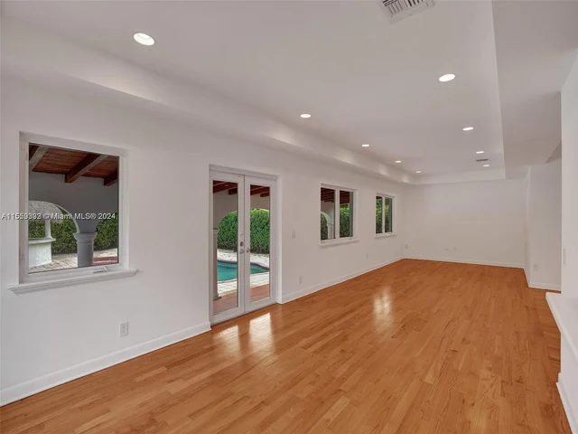 527 SW 20th Rd, Miami FL 33129