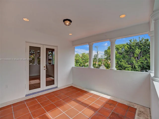 527 SW 20th Rd, Miami FL 33129